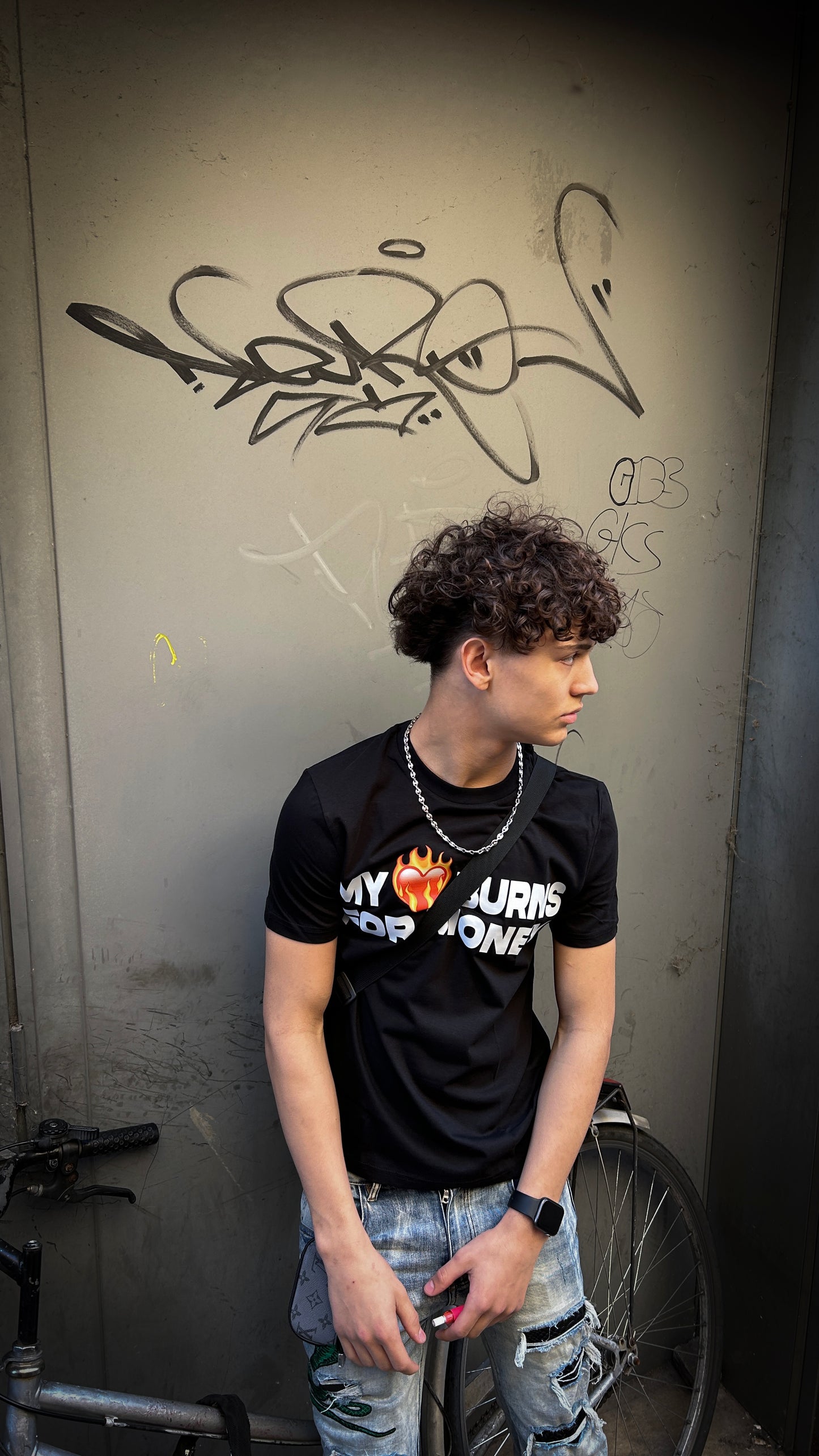 T-shirt Heart Burns Black