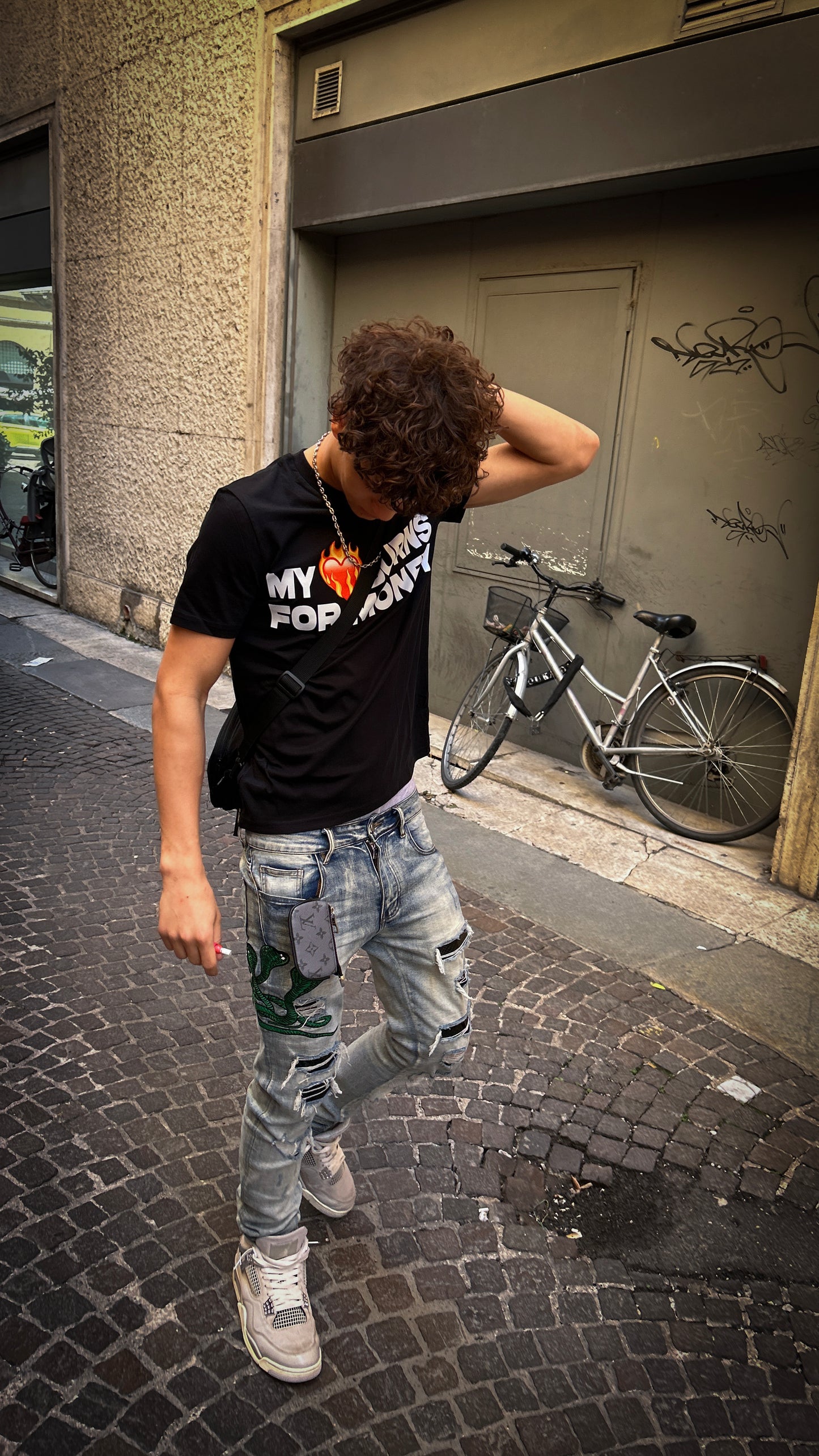 T-shirt Heart Burns Black